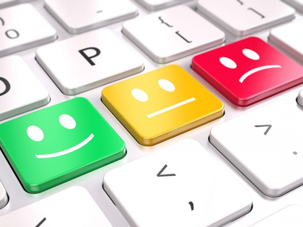 clavier-touche-avis-client-smiley-sourire-grimace